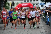 Leonard Langat und Cynthia Kosgei gewinnen im Nieselregen