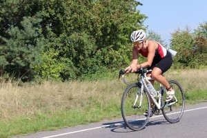 Palina Dubino beim Rad fahren